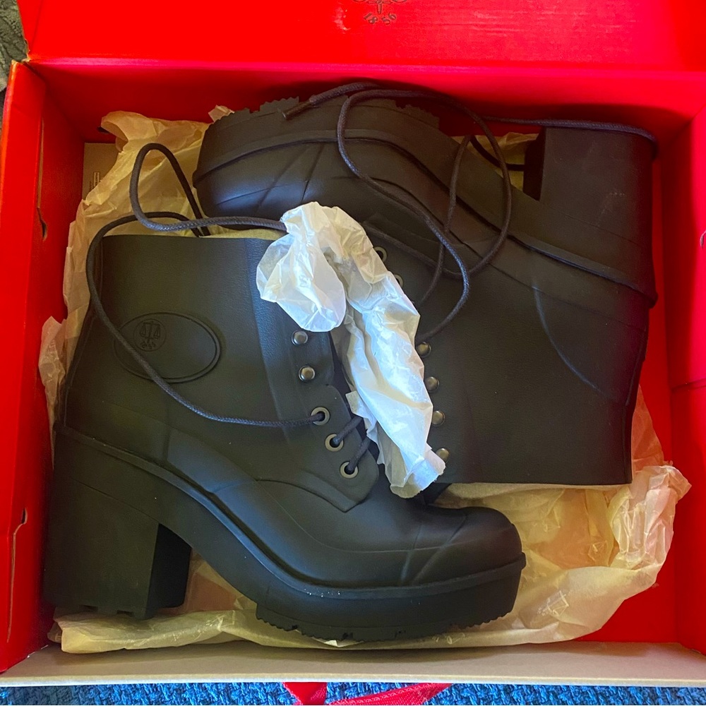 HUNTER BOOTS